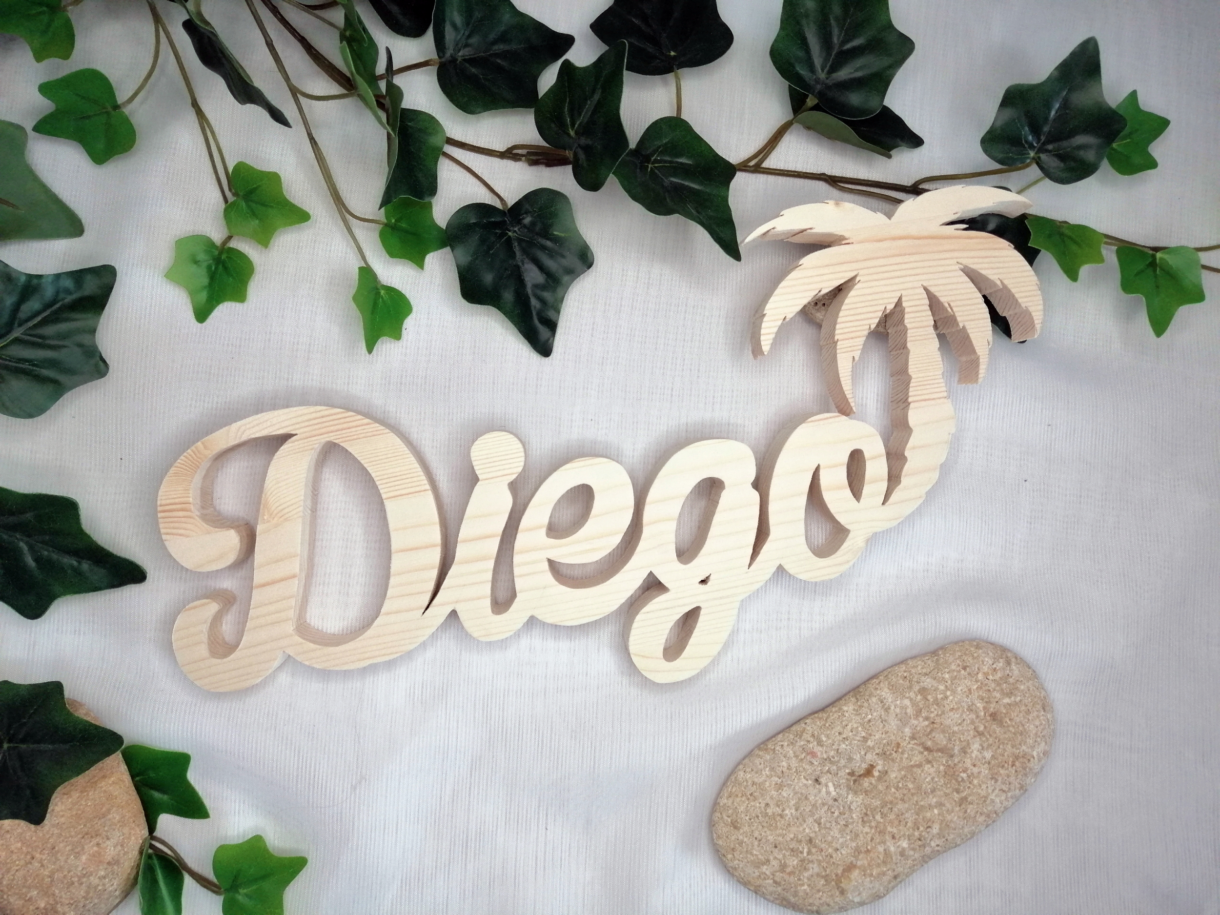 Prénom en bois naturel avec palmier