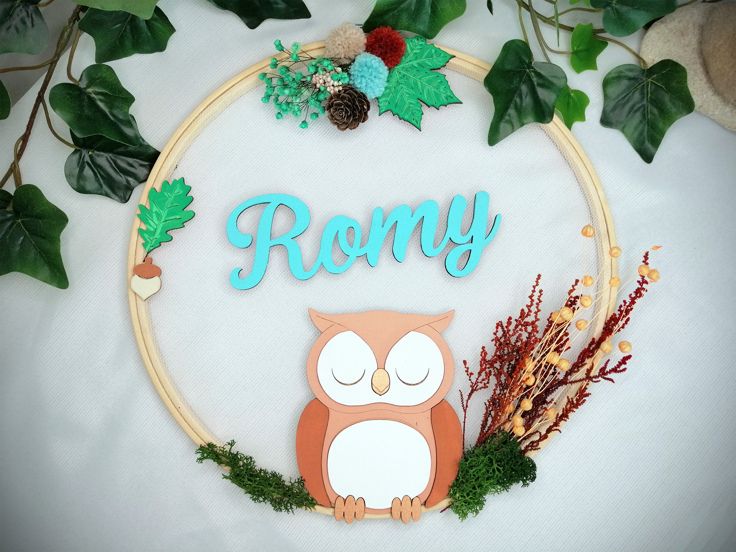 Prénom en bois sur couronne forêt