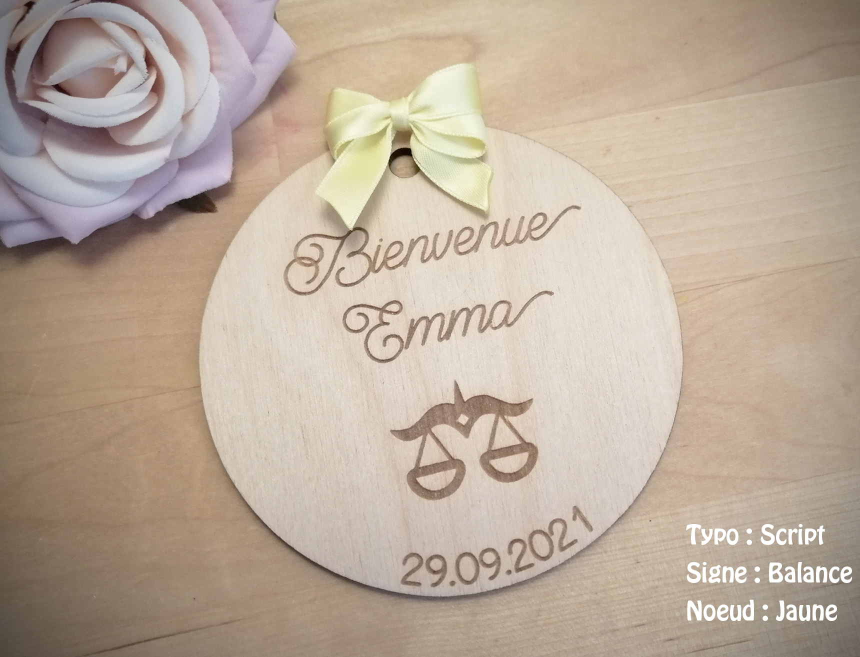 medaillon-zodiaque-emma-bois-balance-detail