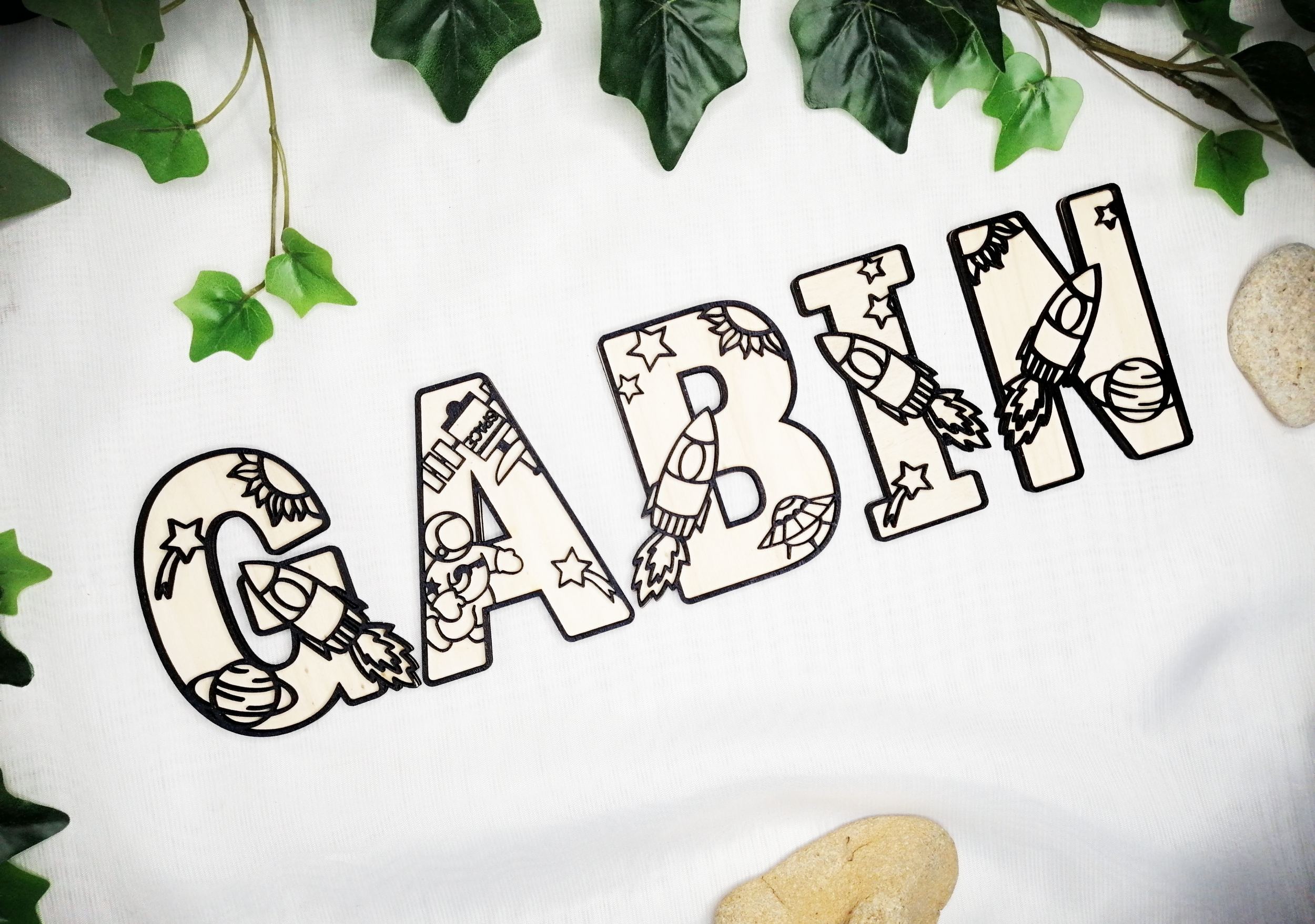 Lettre en bois relief ciel & espace