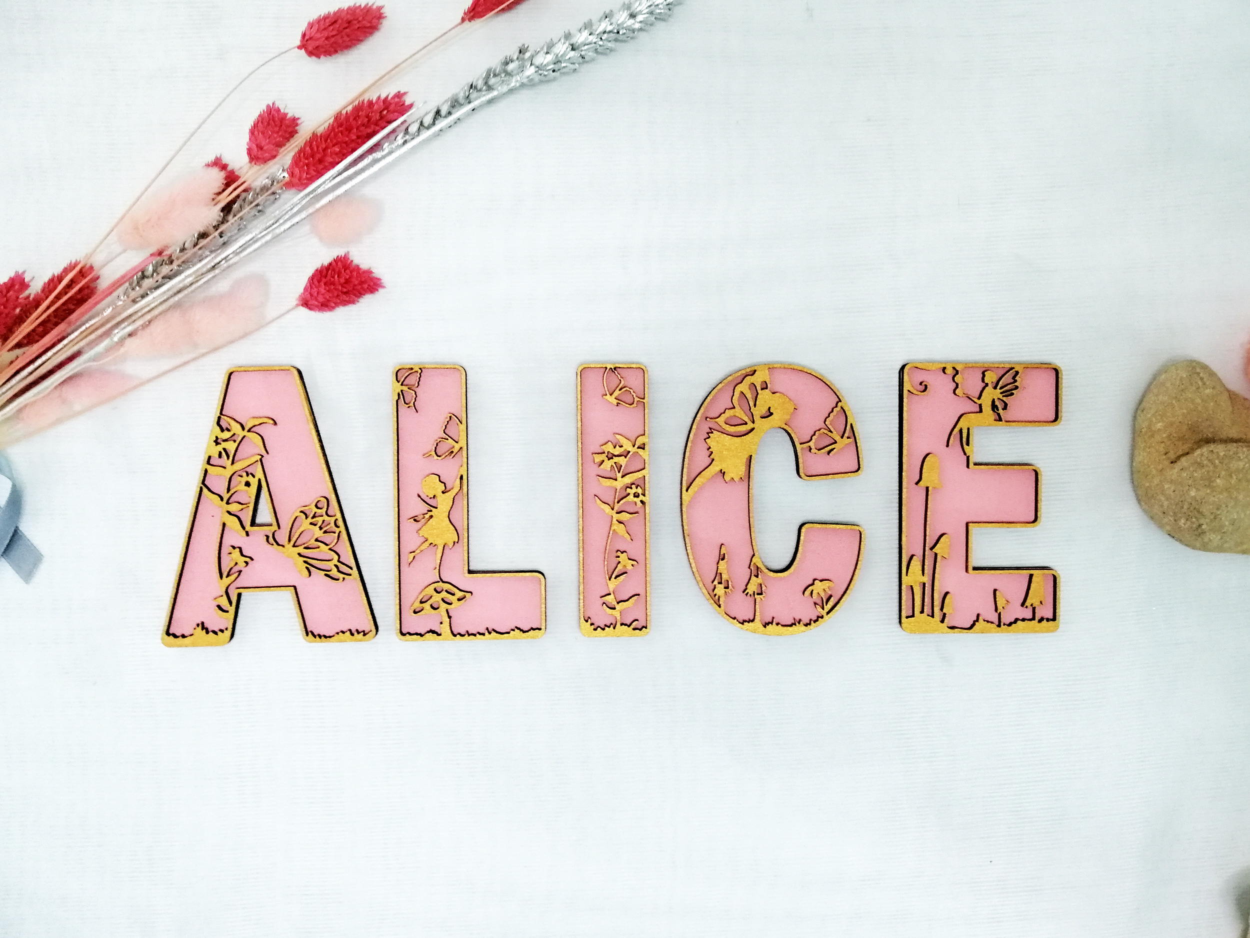 Lettre en bois en relief - Fée & Papillons