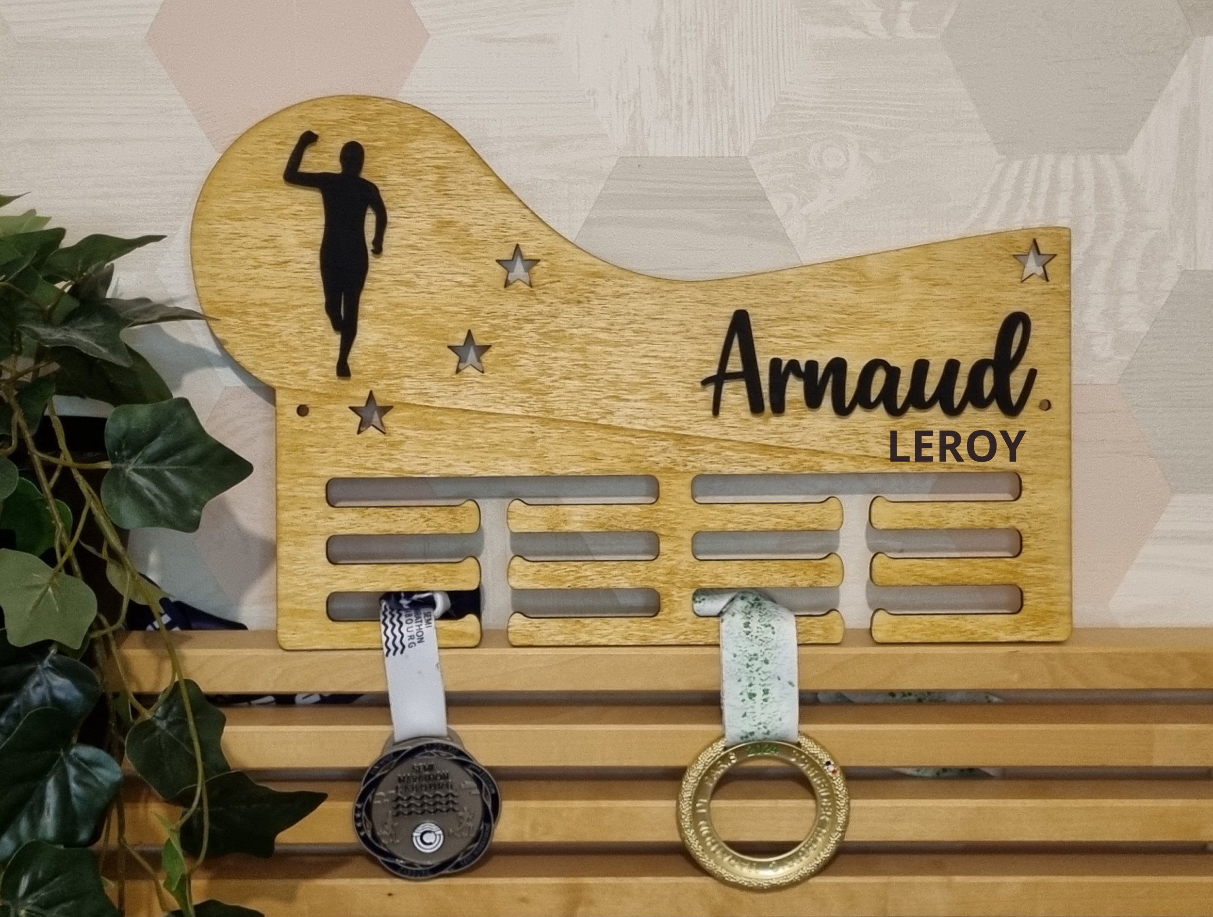 Porte médailles en bois personnalisé