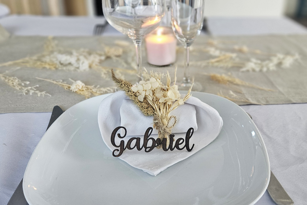 Marque place en bois : Mariage, baptême, anniversaire, événements