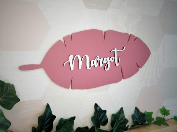 Décoration murale tropicale en forme de feuille de banane avec prénom Margot