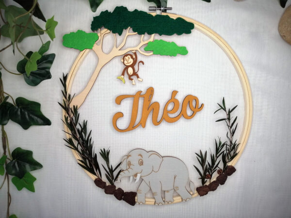 Couronne jungle éléphant avec prénom en bois Théo