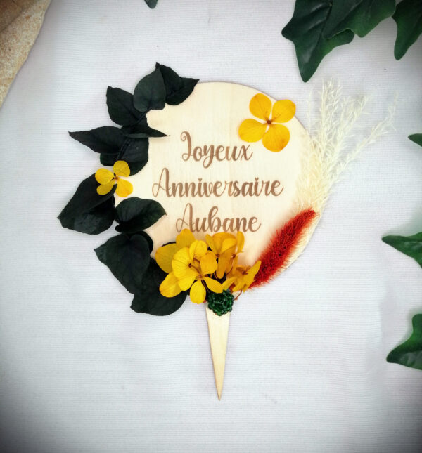 Cake topper avec fleurs personnalisable