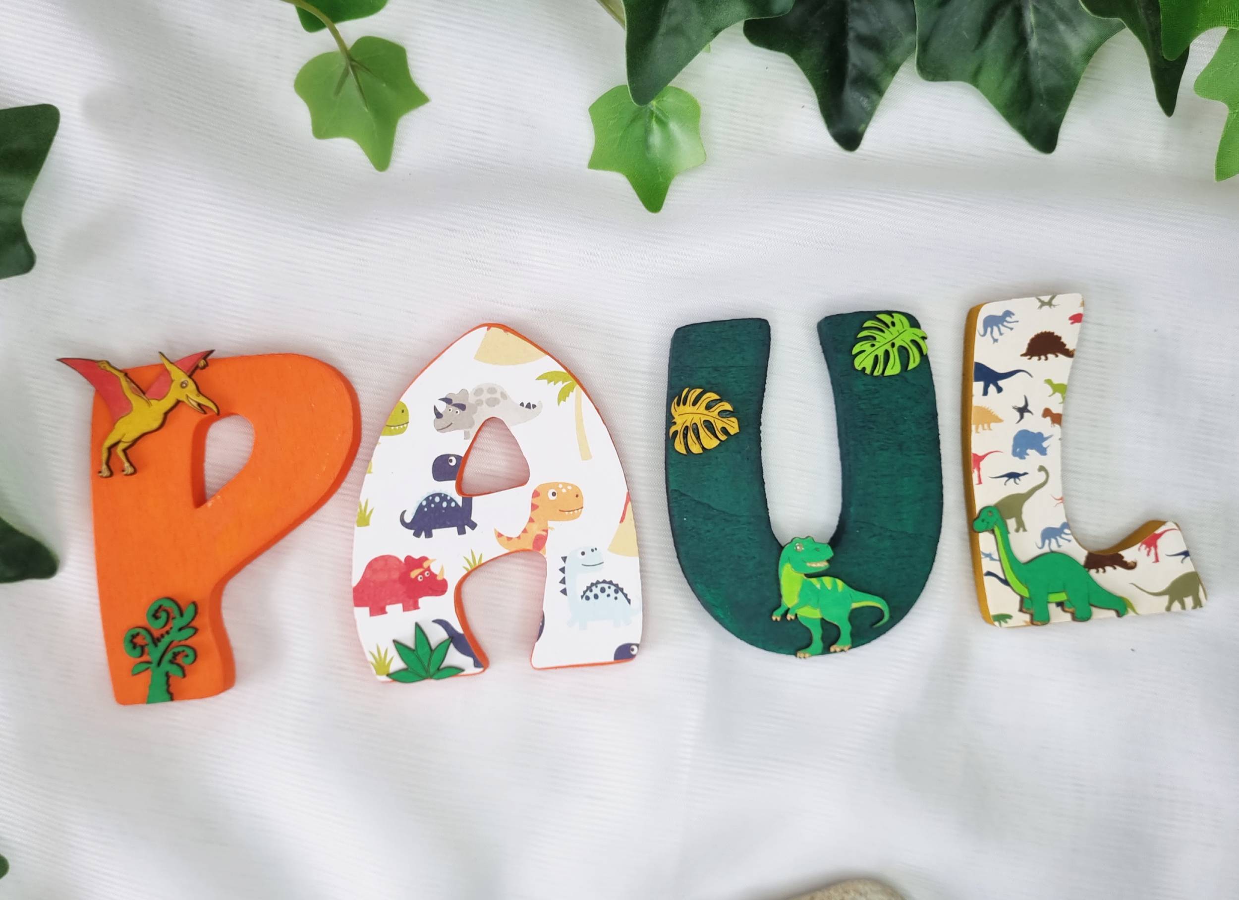 Lettre en bois - Dinosaure