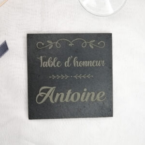 Marque place ardoise pour mariage ou baptême. Sous verre ardoise