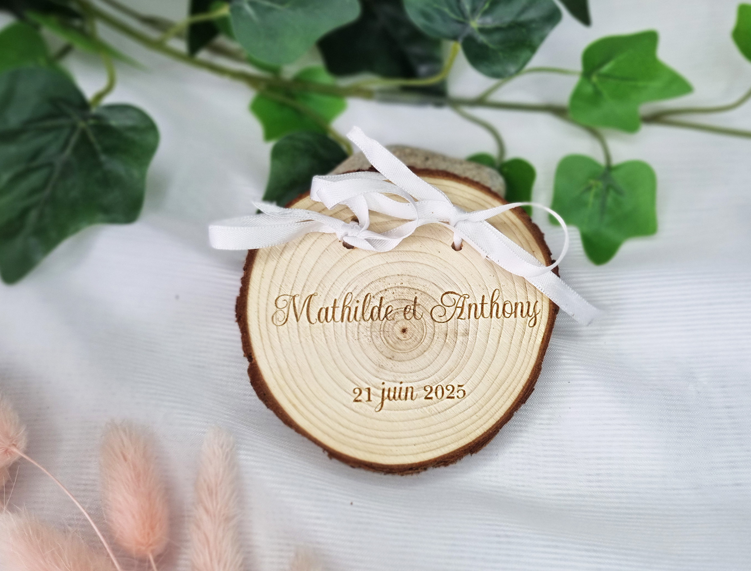 Porte Alliances rondin de bois gravé à personnaliser pour mariage