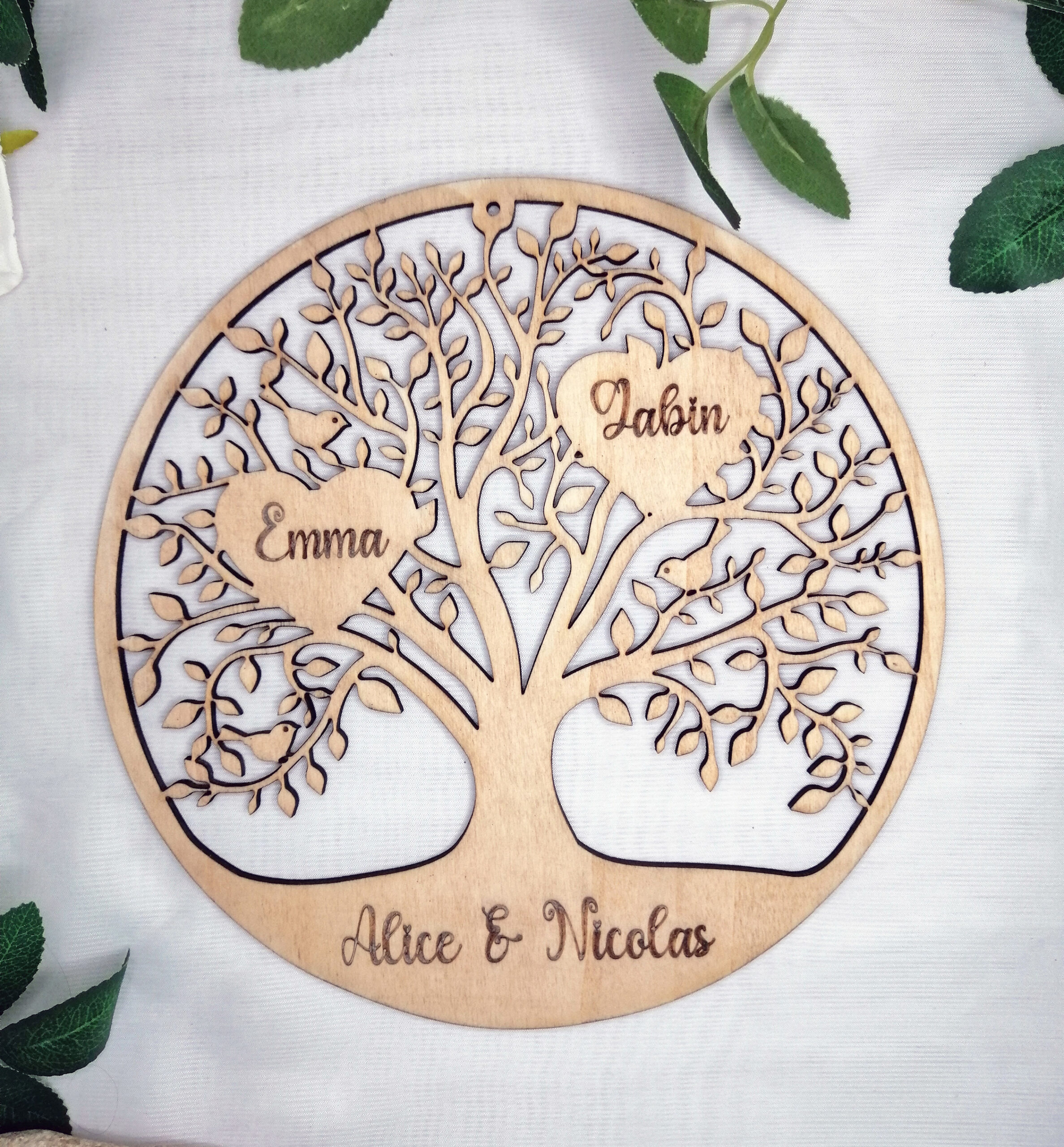 Arbre de vie en bois avec prénoms personnalisables - Atelier d'Aubin