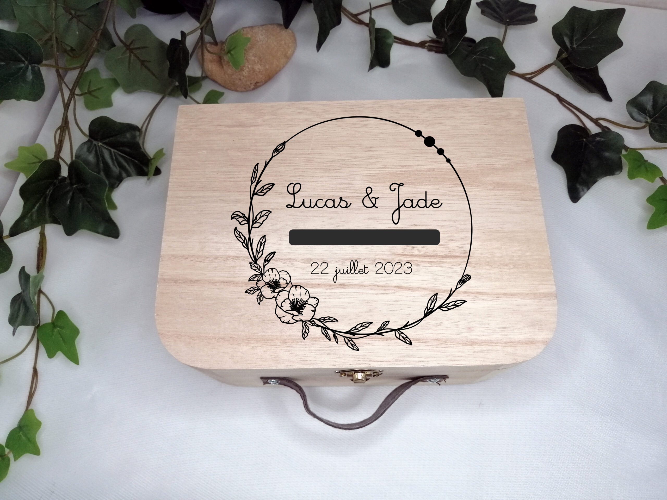 Urne en bois personnalisée pour mariage - Atelier d'Aubin