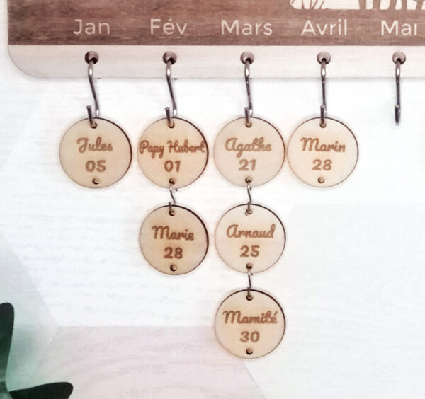 Médaillon en bois pour calendrier des anniversaires