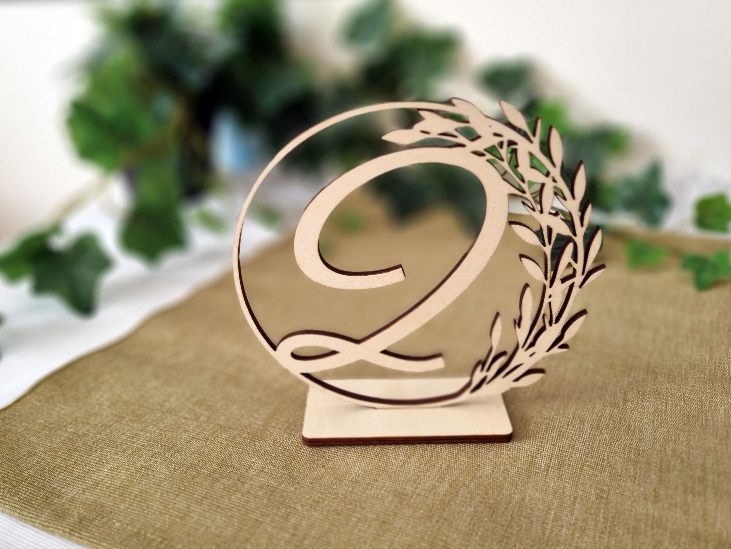 Numéro de table cercle en bois branche d'olivier - Mariage baptême anniversaire